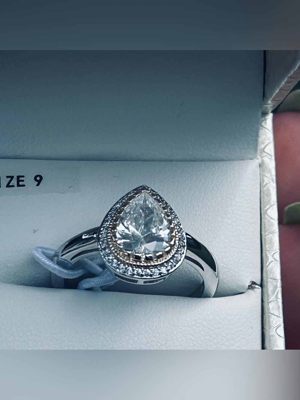 NWT Silver Teardrop Halo Ring - Picture 4 of 5